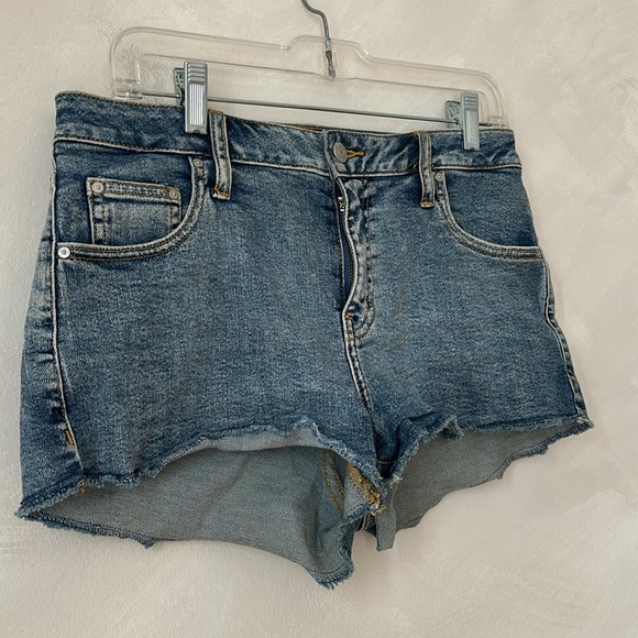 Sunday Best denim shorts. Non-distressed, zip fly, frayed edge. Size M (28-29) - Picture 2 of 7